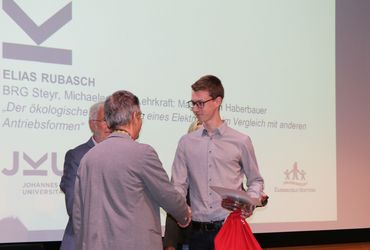 Verleihung der Dr. Hans Riegel-Fachpreise an MaturantInnen in Linz